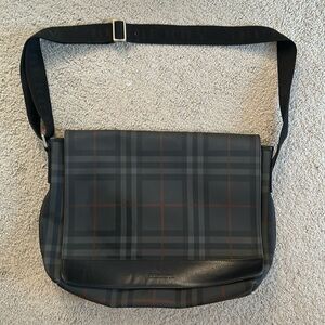 Burberry Nova Check Messenger Bag Vintage